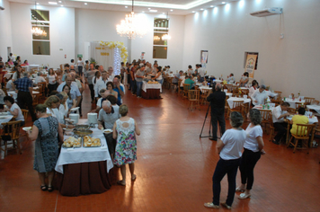 Foto - Um brinde a alegria de bem viver no Reveillon dos idosos