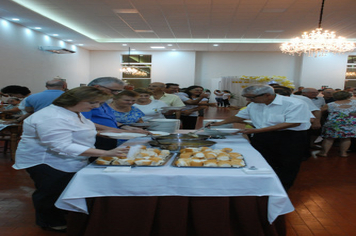 Foto - Um brinde a alegria de bem viver no Reveillon dos idosos