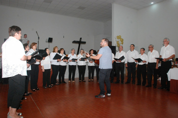 Foto - Um brinde a alegria de bem viver no Reveillon dos idosos