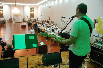 Foto - Um brinde a alegria de bem viver no Reveillon dos idosos