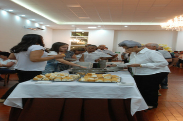 Foto - Um brinde a alegria de bem viver no Reveillon dos idosos