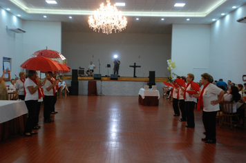 Foto - Um brinde a alegria de bem viver no Reveillon dos idosos