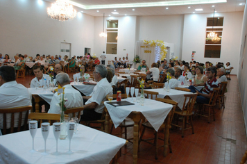 Foto - Um brinde a alegria de bem viver no Reveillon dos idosos