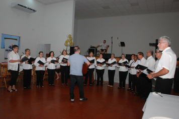 Foto - Um brinde a alegria de bem viver no Reveillon dos idosos