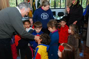 Foto - Visita de crianças_Semana da Pátria