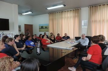 Prefeito recebe direção e professores da Escola Ângelo Furian