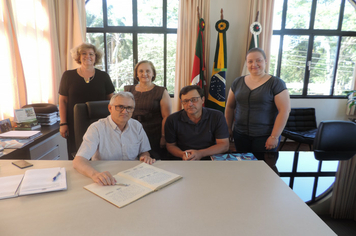 Prefeito Buzzatti retoma atividades na municipalidade