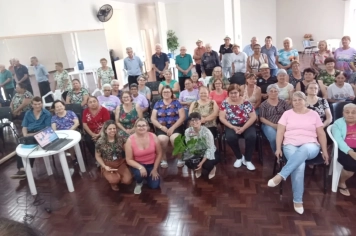 Idosos do Grupo Conviver participam de atividade sobre saúde mental