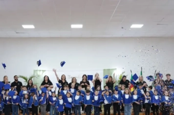 Pequenos formandos da EMEI Maria Schuster concluem mais uma etapa escolar