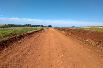 Secretaria de obras trabalha na melhoria de estradas e embelezamento da cidade