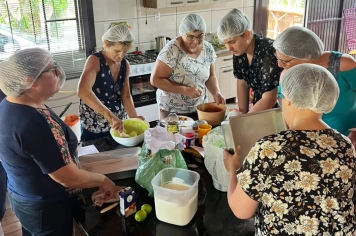  NAAB desenvolve ações de artesanato, culinária e psicoterapia