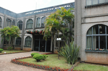 Seguem preparativos para as comemorações de Natal.