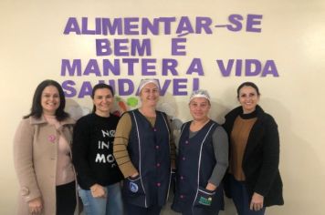 Merendeiras da rede municipal de ensino recebem uniformes padronizados