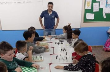 Alunos do 1º ano em turno integral têm a prática de xadrez