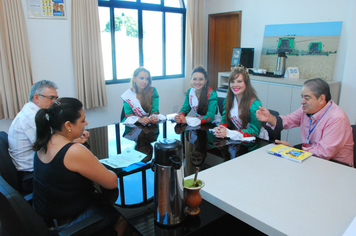 PREFEITO RECEBE A VISITA DAS SOBERANAS DE SANTA BÁRBARA DO SUL 