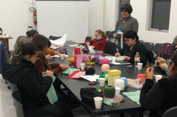 Grupo Psicoterapia 1 finaliza atividade de bordado em xadrez nesta quarta-feira