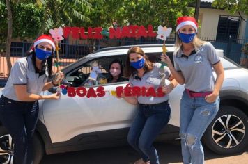 EMEF faz entrega de lembranças no Drive Thru Natal da Saudade