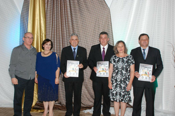 Lançada a revista dos 50 anos de Pejuçara 