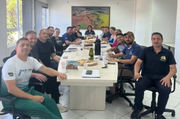 Pejuçara participa de reunião sobre Esporte promovida pela AMUPLAM