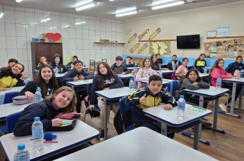 Estudantes do 5º e 9º ano da Escola Municipal Pejuçara realizam avaliação do SAEB