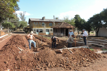 Prefeito visita obras da Quadra Colonial