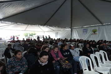 Feira do Livro desperta interesse dos alunos na Festa do Estudante
