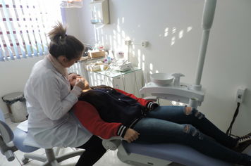 Ações do programa Saúde na Escola beneficiam alunos do colégio Ângelo Furian