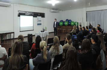 Encontro de formação continuada aborda tema relacionado a saúde física e mental