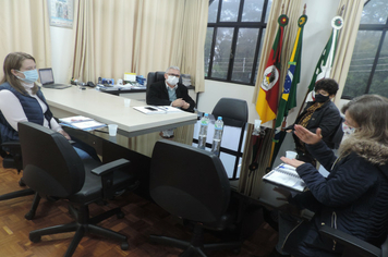 Prefeito recebe a visita da supervisora regional da Emater