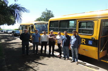 Transporte escolar de Pejuçara tem mais dois ônibus adquiridos com recursos próprios