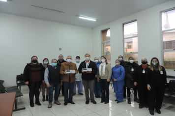 Administração entrega bombas de infusão a setores da saúde de Pejuçara