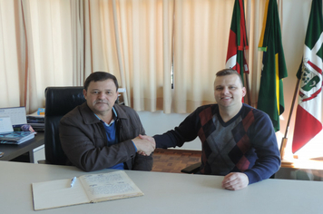 Vice-prefeito assume comando temporário do município