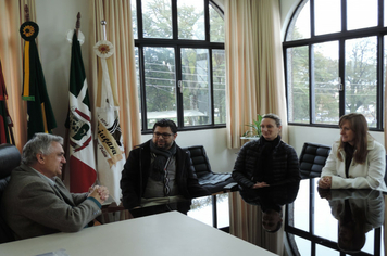 Prefeito recebe visita de novo Delegado que atuará em Pejuçara