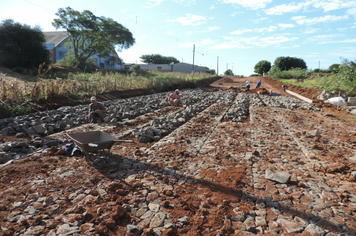 Retomadas obras de calçamento no bairro Ângelo Furian