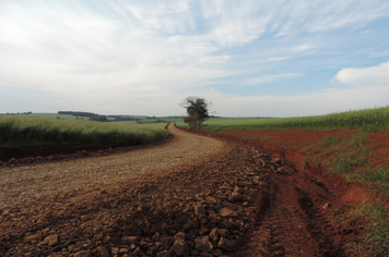 Administração segue investindo na recuperação de estradas
