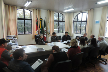 Prefeito recebe visita do gerente do Sicredi