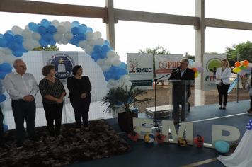 Prefeito entrega obra de quadra poliesportiva a comunidade da escola Pejuçara