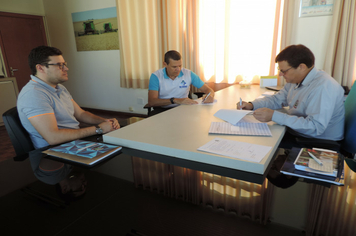 Prefeito em exercício assina aditivo ao termo de fomento com Hospital Rio Branco