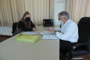 Prefeito recebe relatório de gestão do CISA