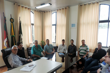 Conjunto Habitacional Caminho das Palmeiras: Prefeito assina contrato para realização da obra de calçamento