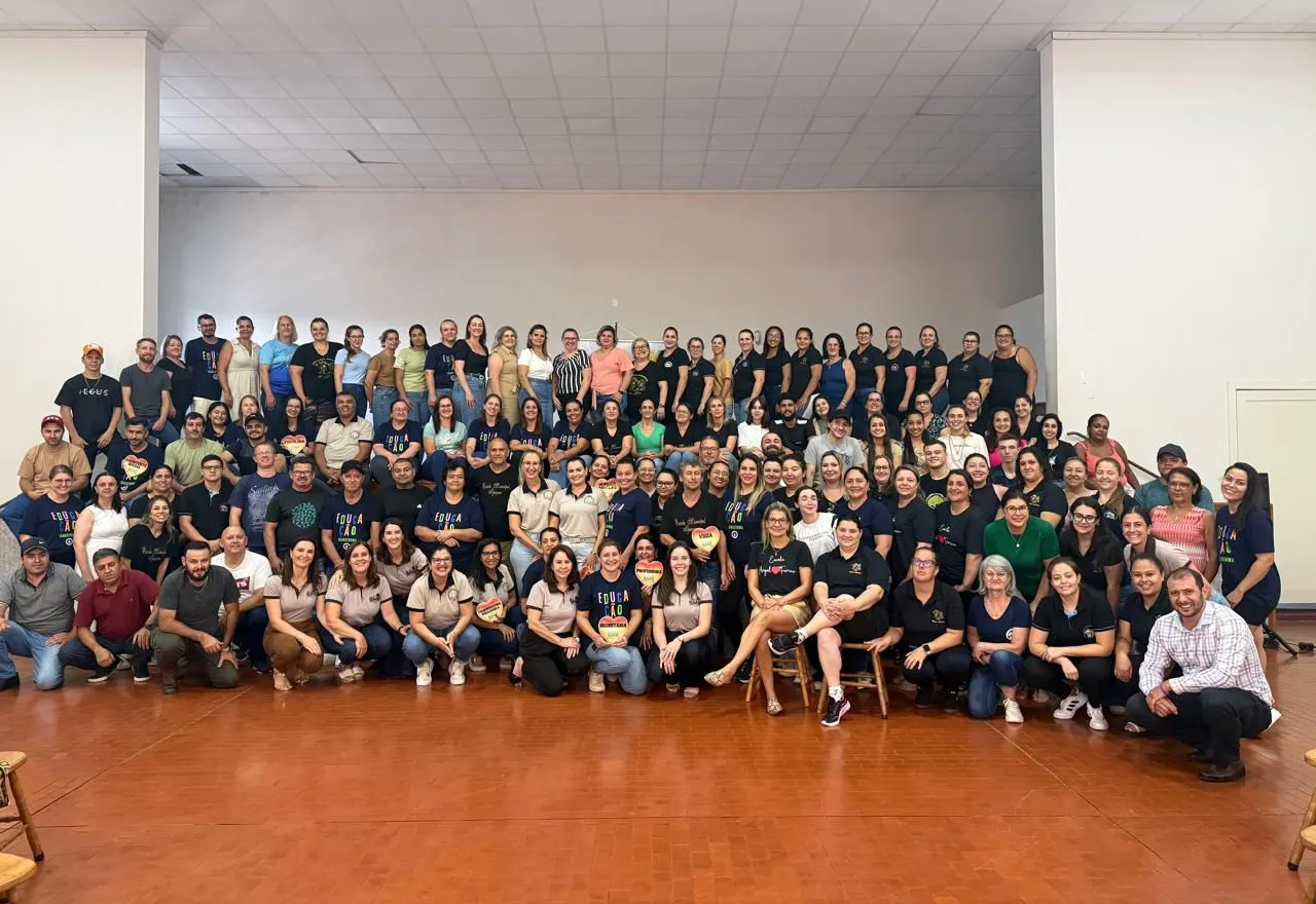 Profissionais da educação participam de abertura oficial do ano letivo