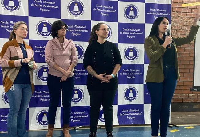 Entrega de boletins na Escola Municipal Pejuçara