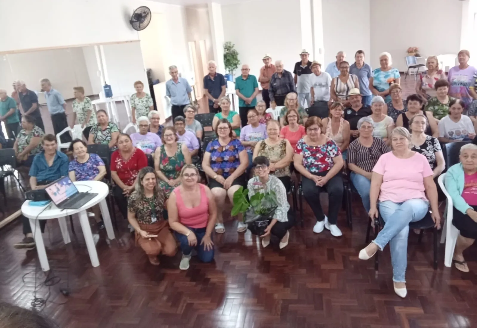 Idosos do Grupo Conviver participam de atividade sobre saúde mental