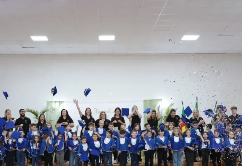 Pequenos formandos da EMEI Maria Schuster concluem mais uma etapa escolar