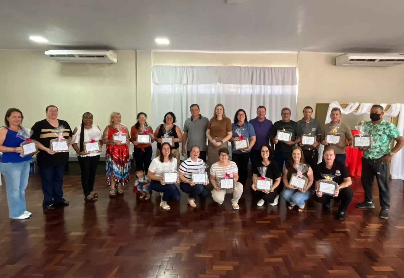 Gestão Municipal realiza ato de reconhecimento a servidores aposentados 