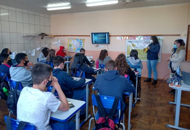 Profissionais da saúde mental do município visitaram os estudantes da Escola Municipal de Pejuçara 