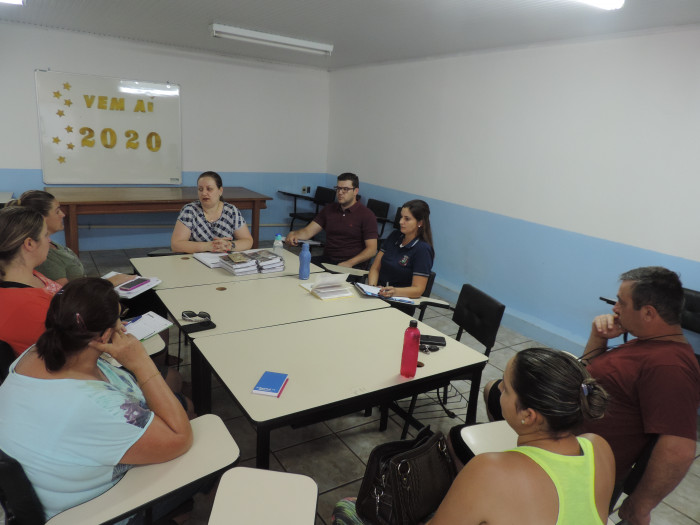 Conselheiros tutelares fazem reunião antes de tomar posse