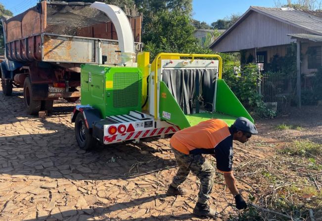 Município realiza ação de recolhimento de galhos de árvores
