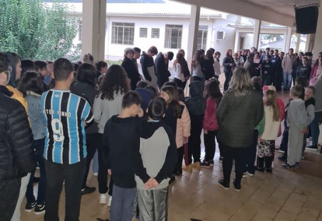 Alunos da Escola General Souza Doca retornam às aulas