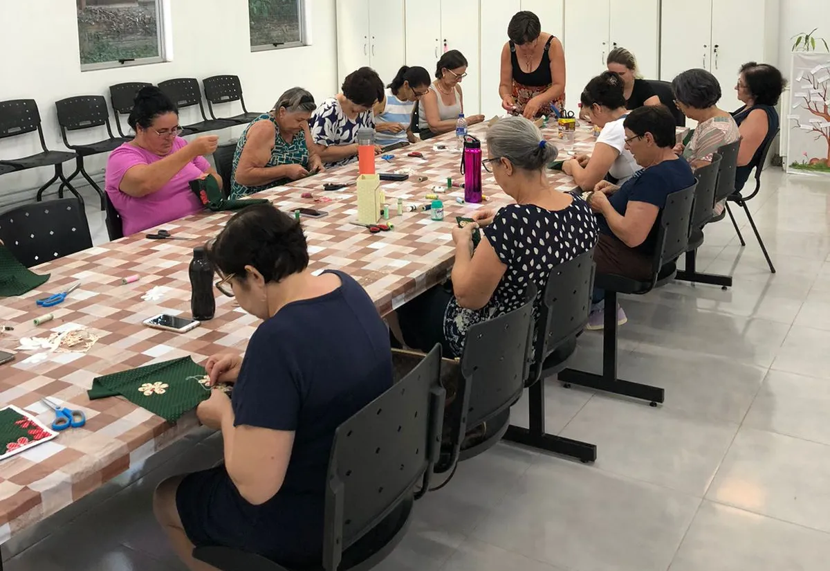 Oficinas do NAAB fortalecem vínculos e estimulam habilidades manuais 